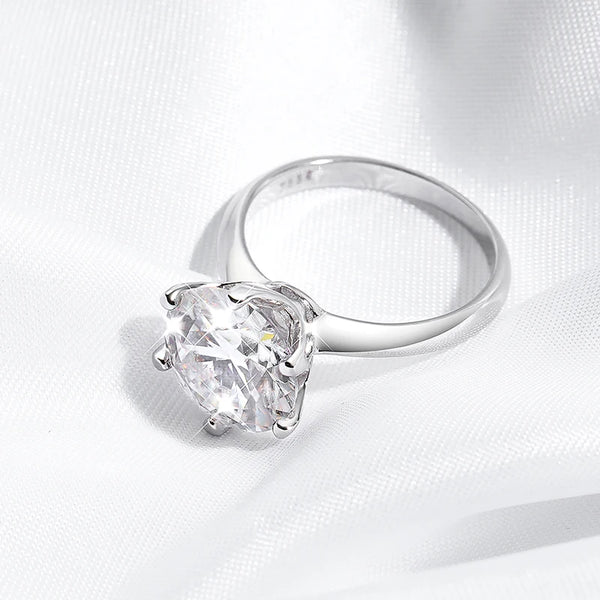 Bella – The Timeless Solitaire Moissanite Ring