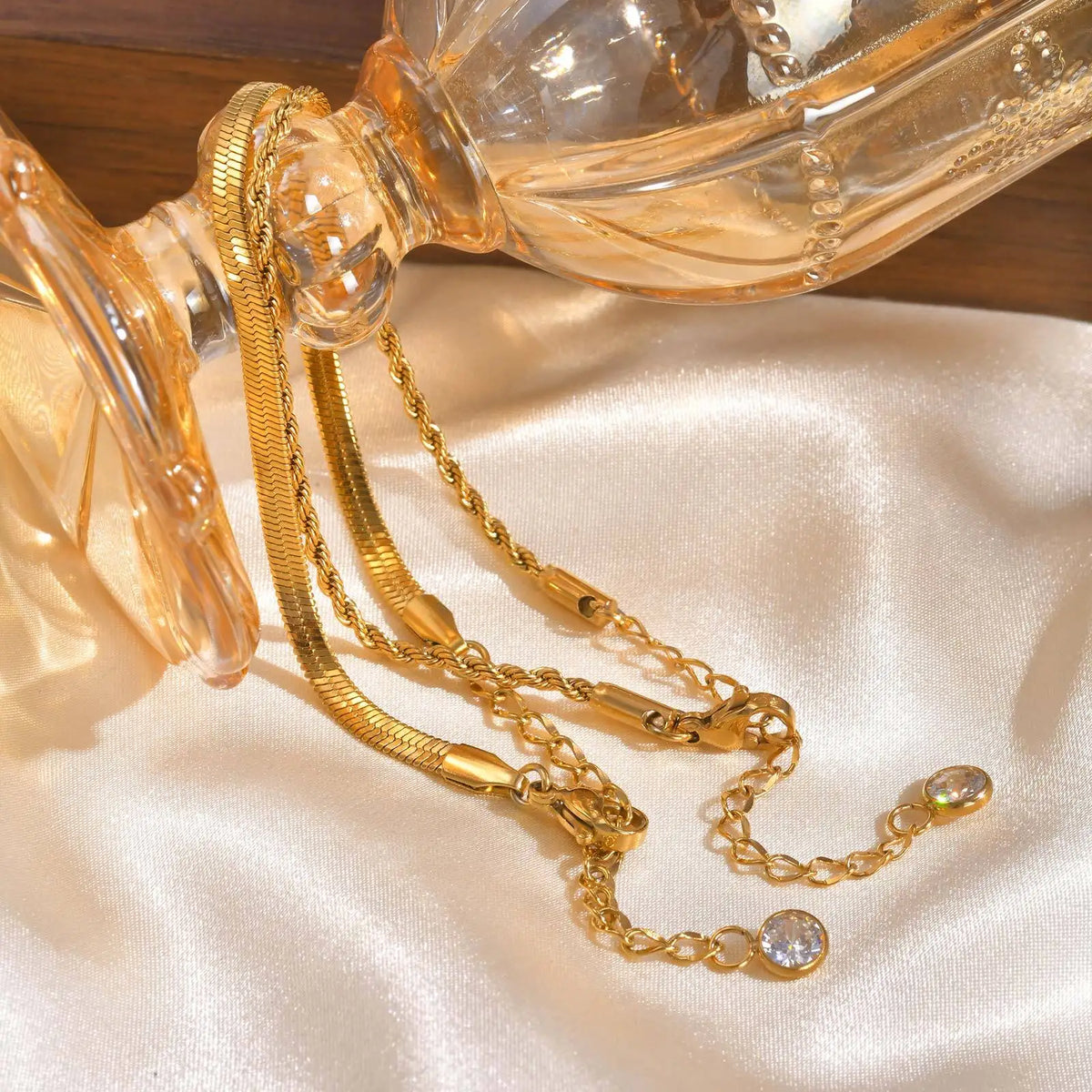 Tishana – Goldenes Duo-Armbandset aus Edelstahl – Mühelose Eleganz