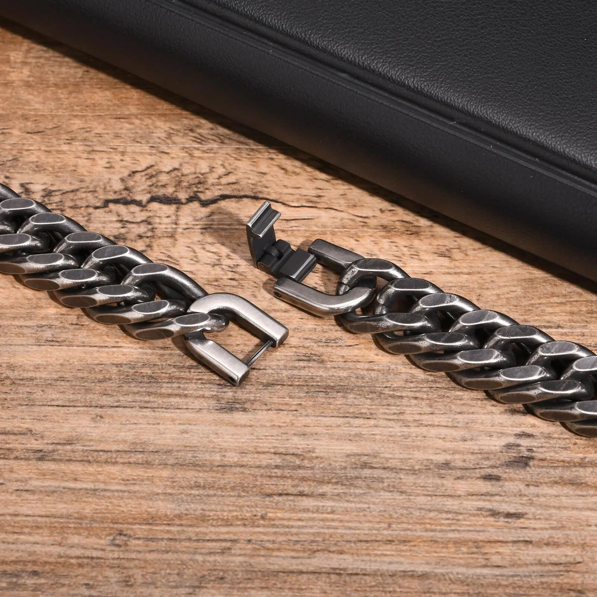Valor Black – Kubanisches Edelstahlarmband für Herren